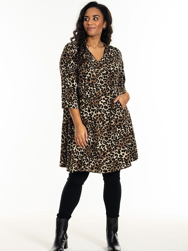 BIRGITTE - Plus Size Klänning fra Studio