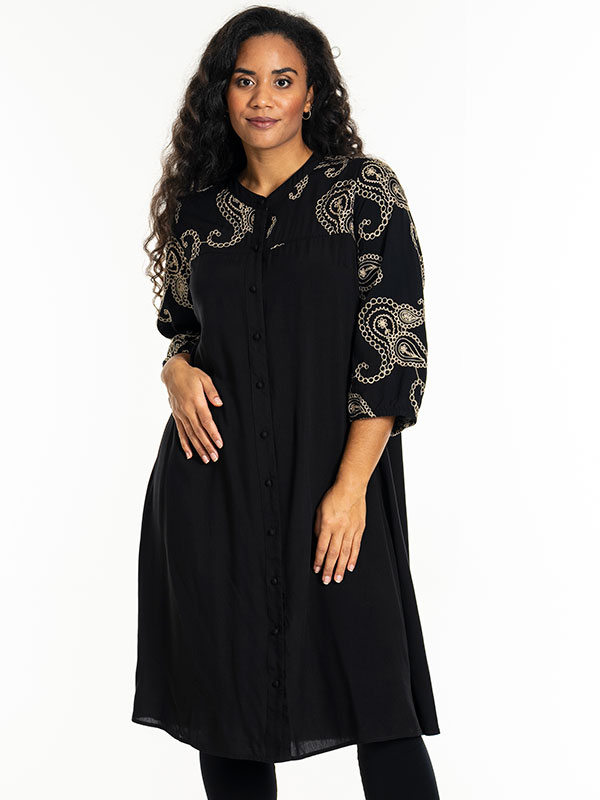 GUNDER - Plus Size Klänning fra Studio