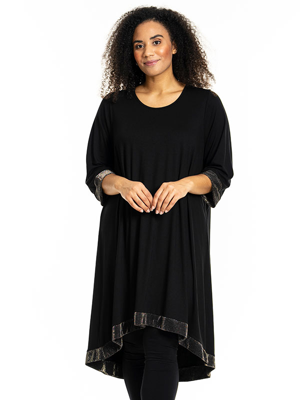 EVELYN - Plus Size Klänning fra Studio