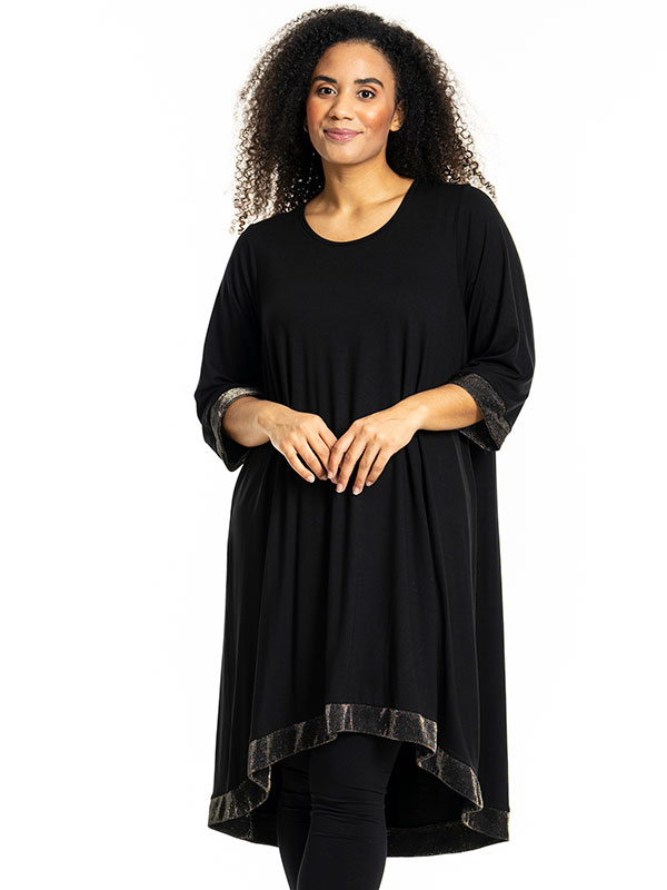 EVELYN - Plus Size Klänning fra Studio