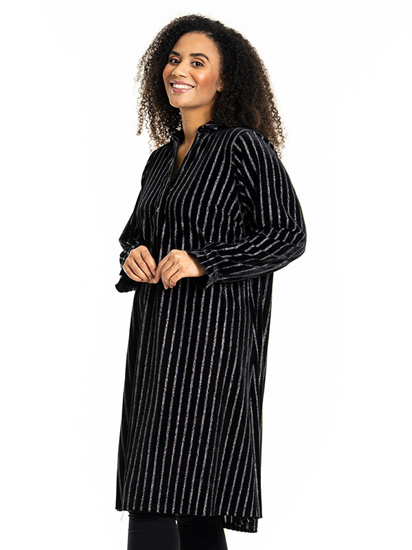GUNDA - Plus Size Klänning fra Studio