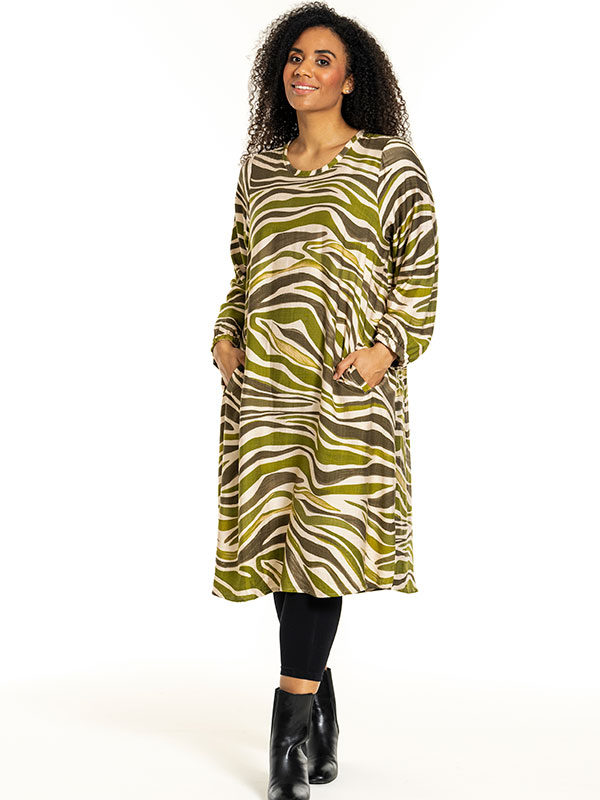 ILY - Plus Size Klänning fra Studio