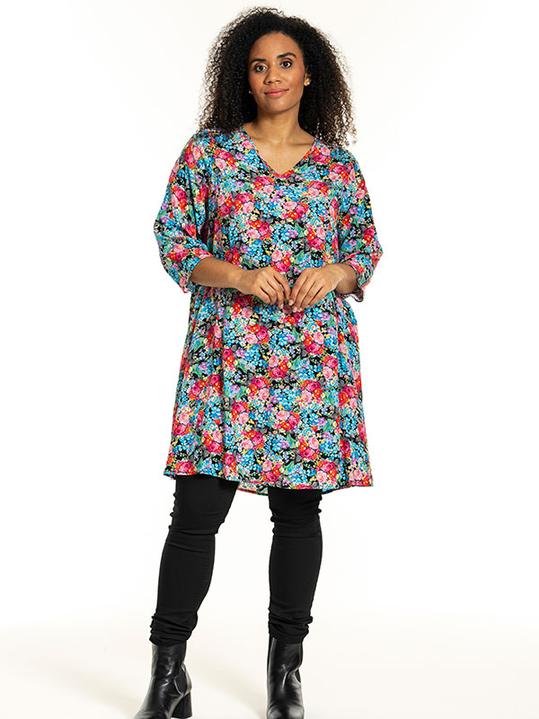 BIRGITTE - Plus Size Klänning fra Studio