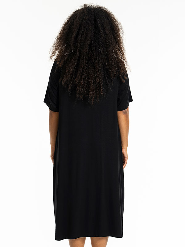 JOY - Plus Size Klänning fra Studio