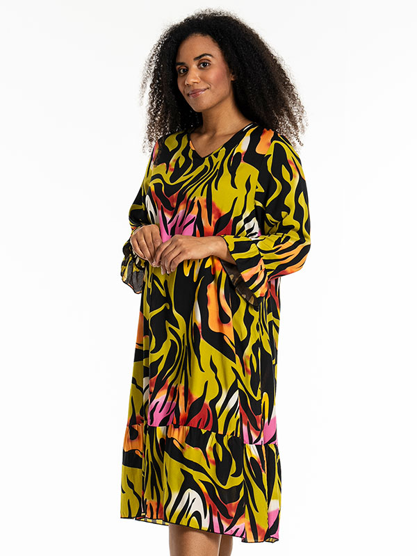 JUNNI - Plus Size Klänning fra Studio