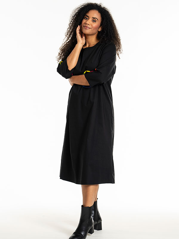 JASMINA - Plus Size Klänning fra Studio