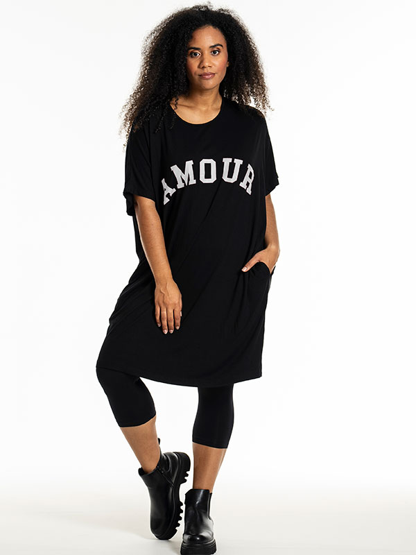 ANE - Plus Size Klänning fra Studio