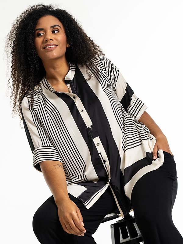 JORUN - Plus Size Blus fra Studio