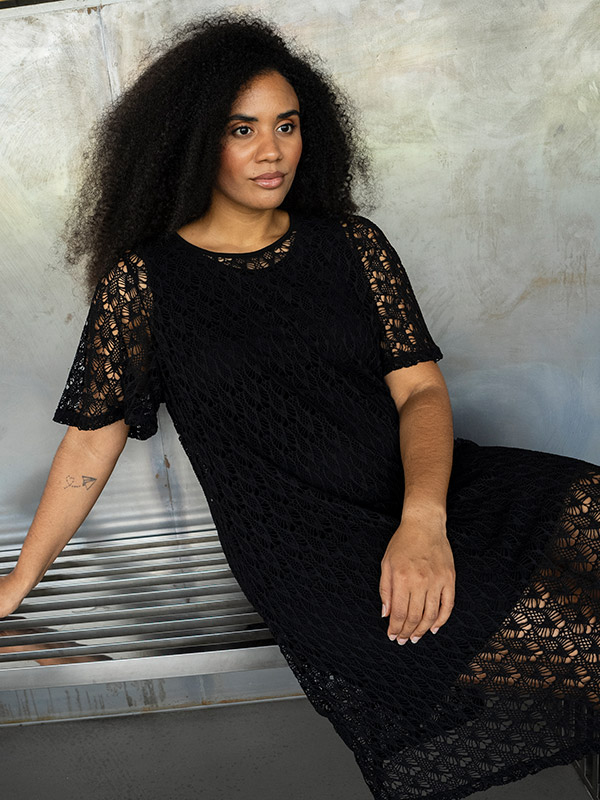 PERNILLE - Plus Size Klänning fra Studio