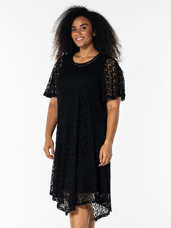 PERNILLE - Plus Size Klänning fra Studio