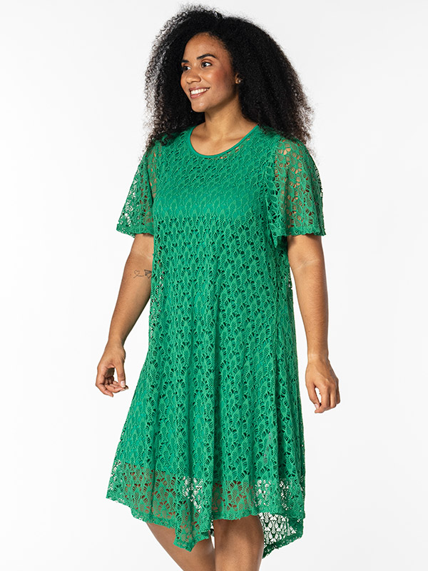 PERNILLE - Plus Size Klänning fra Studio