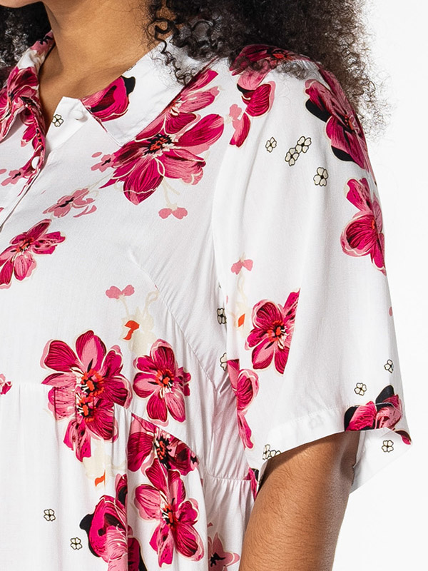 LISE - Plus Size Klänning fra Studio