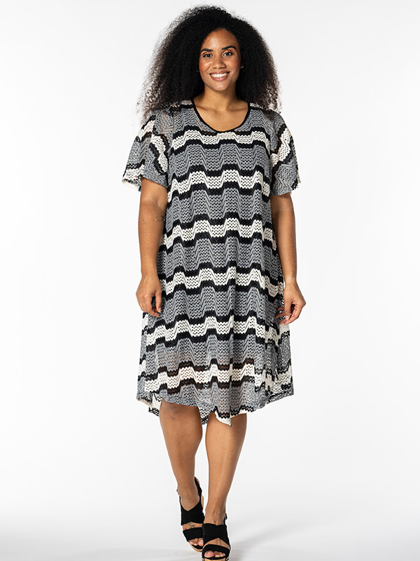 PERNILLE - Plus Size Klänning fra Studio