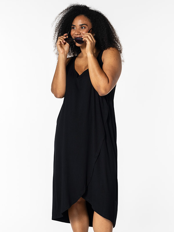 KONNý - Plus Size Klänning fra Studio