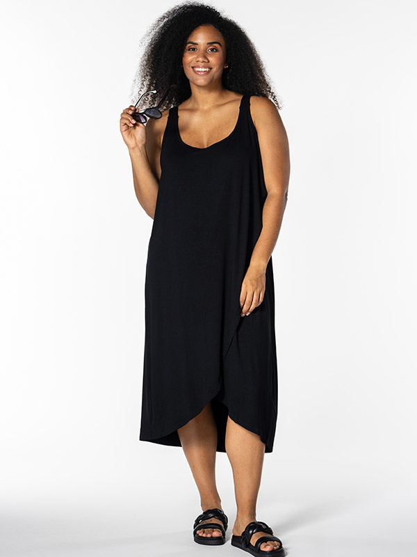 KONNý - Plus Size Klänning fra Studio