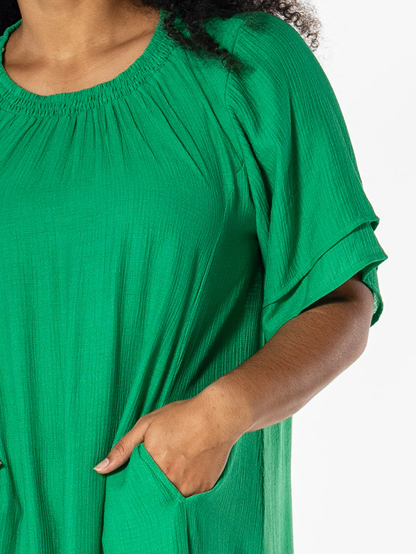 YELVA - Plus Size Klänning fra Studio