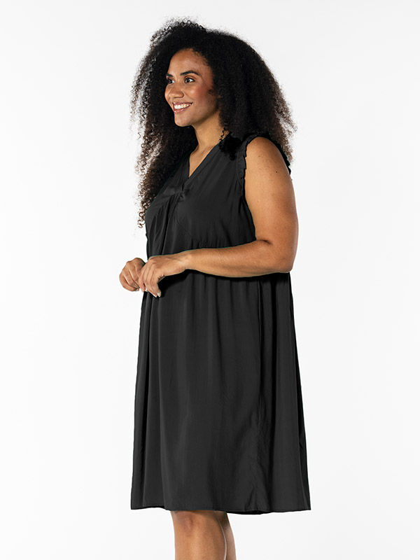 DUSINE - Plus Size Klänning fra Studio
