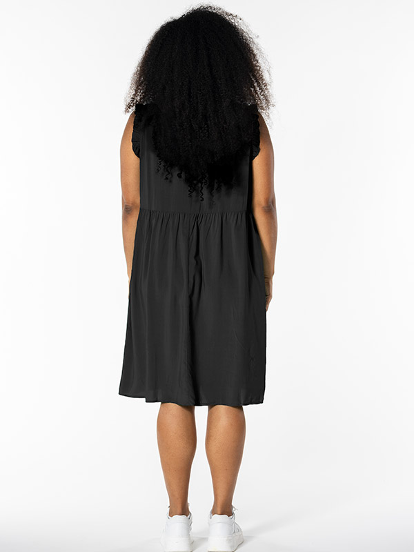 DUSINE - Plus Size Klänning fra Studio