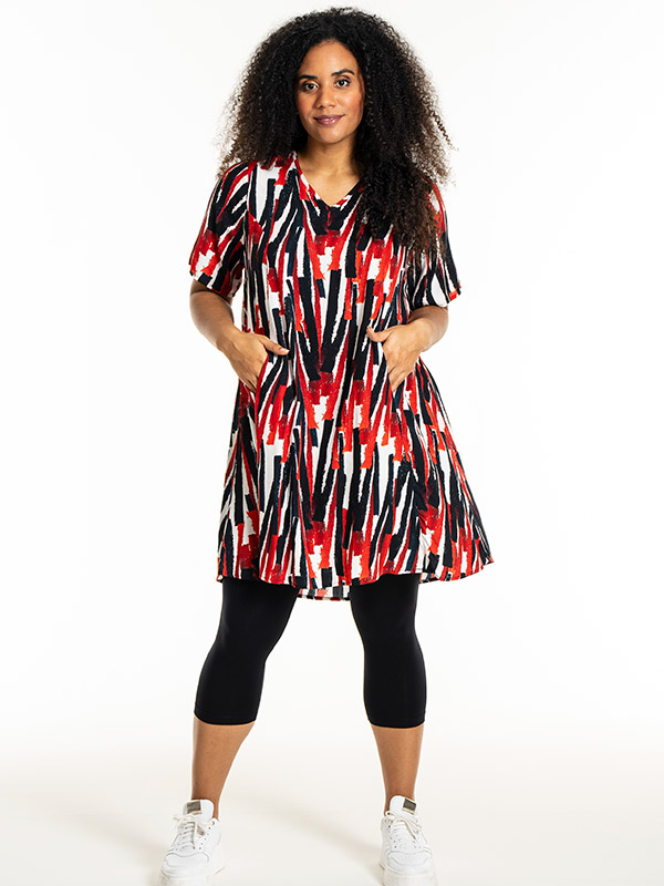 BIRGITTE - Plus Size Klänning fra Studio