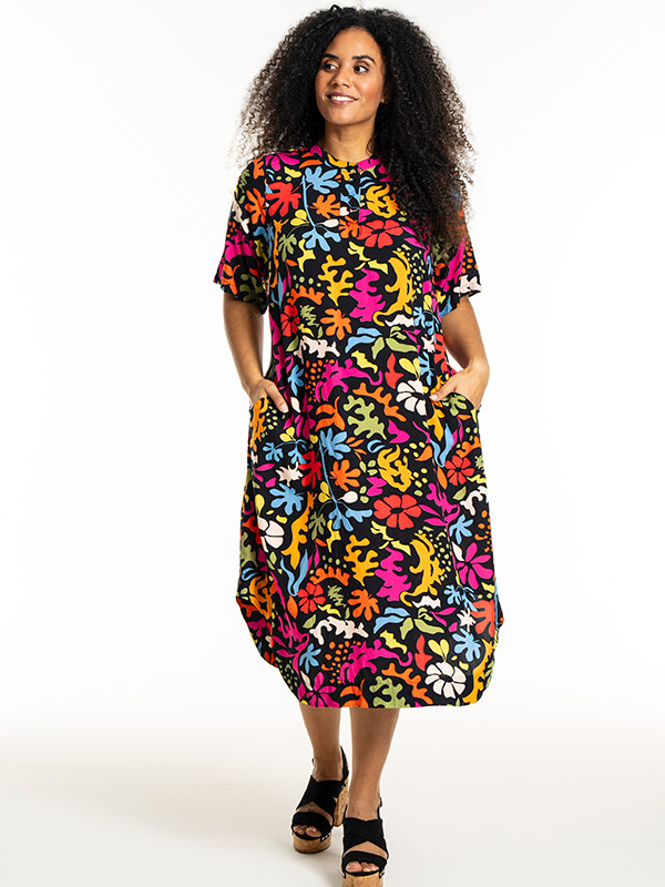 LANI - Plus Size Klänning fra Studio