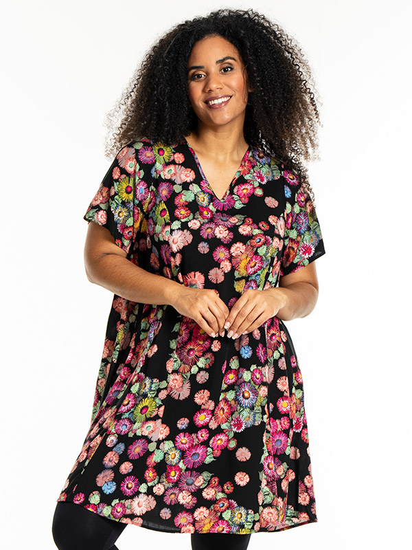 BIRGITTE - Plus Size Klänning fra Studio