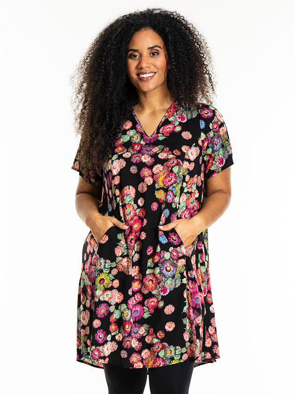BIRGITTE - Plus Size Klänning fra Studio