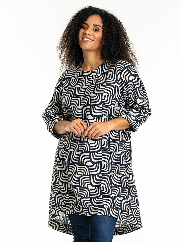 LONETTA - Plus Size Klänning fra Studio