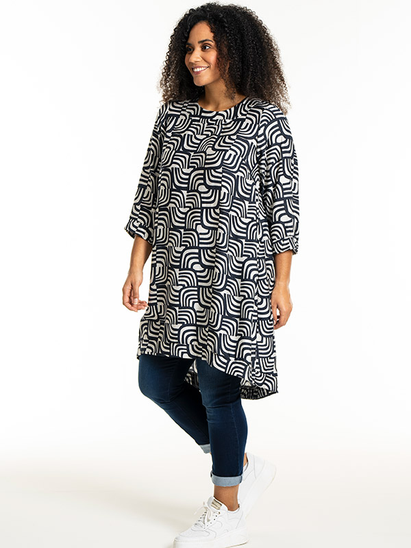 LONETTA - Plus Size Klänning fra Studio