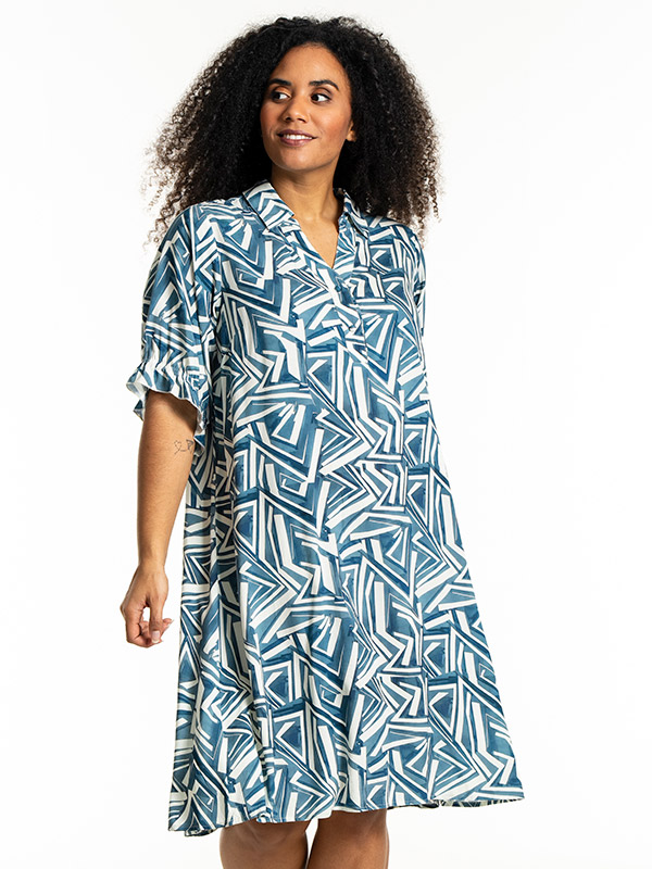 GUNDA - Plus Size Klänning fra Studio