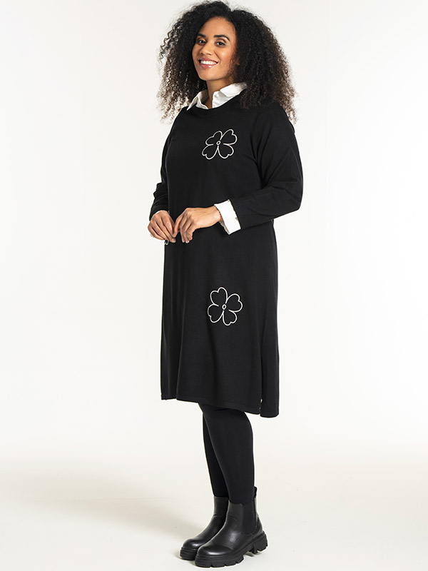 NOELLE - Plus Size Klänning fra Studio
