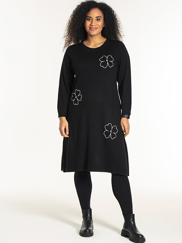 NOELLE - Plus Size Klänning fra Studio