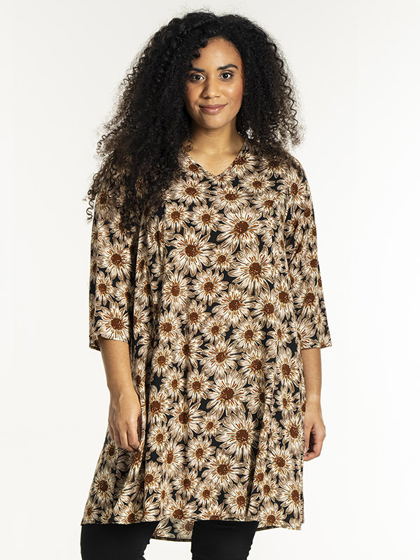 BIRGITTE - Plus Size Klänning fra Studio