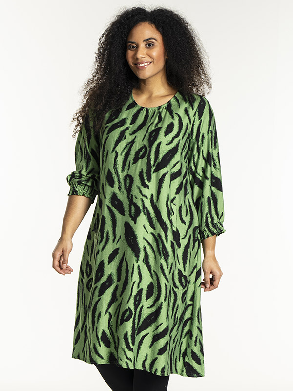 GUNNEL - Plus Size Klänning fra Studio