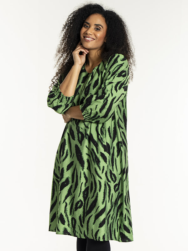 GUNNEL - Plus Size Klänning fra Studio