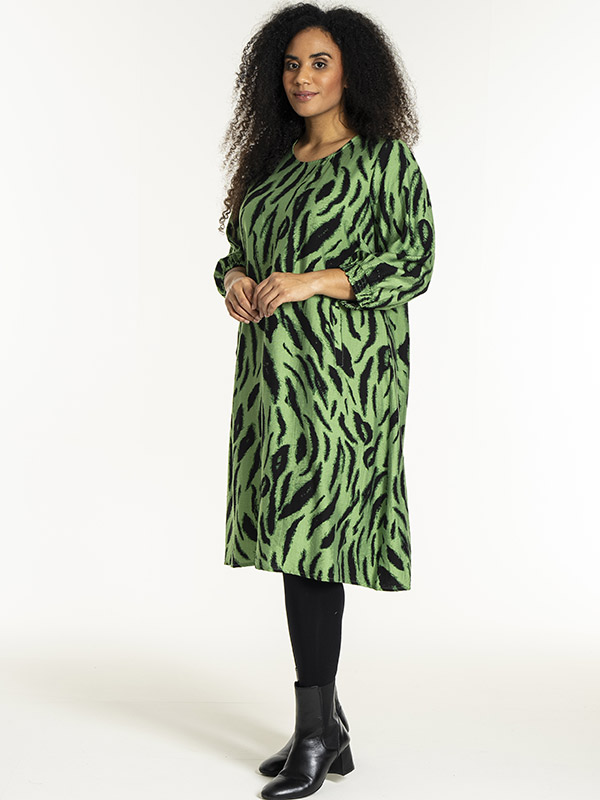 GUNNEL - Plus Size Klänning fra Studio