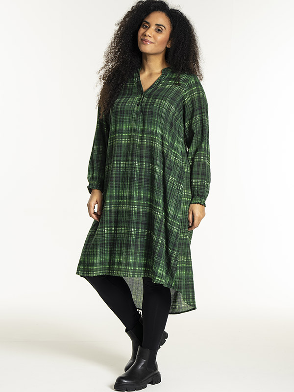 NOELIA - Plus Size Klänning fra Studio