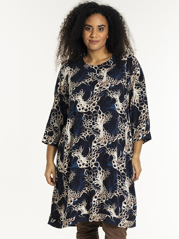 LONETTA - Plus Size Klänning fra Studio
