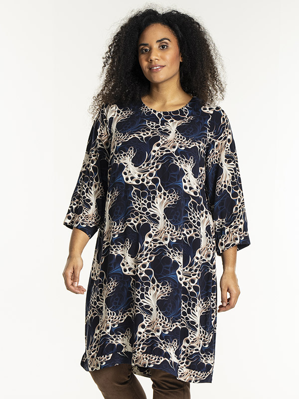 LONETTA - Plus Size Klänning fra Studio