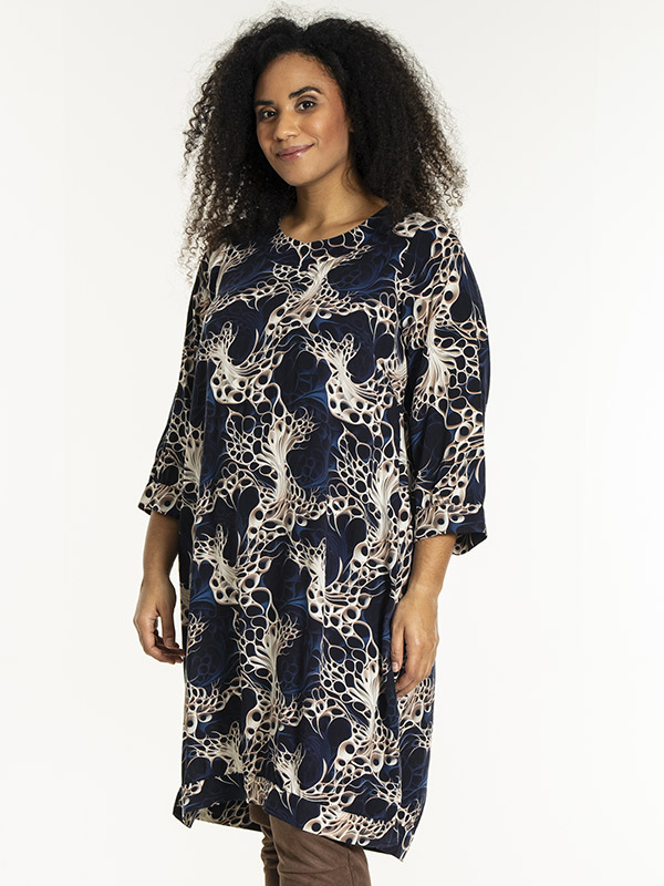 LONETTA - Plus Size Klänning fra Studio
