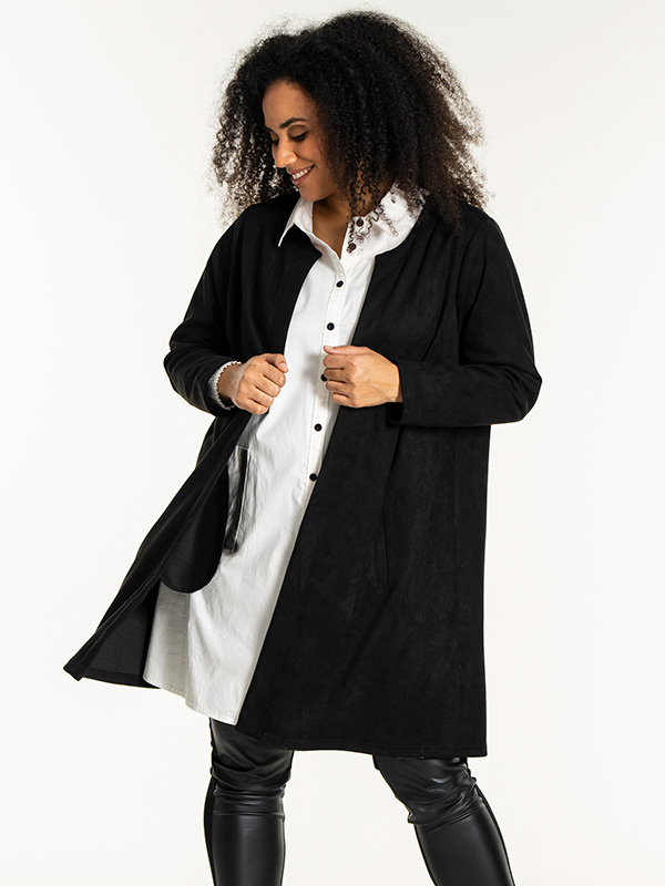 NEOMI - Plus Size Kofta fra Studio