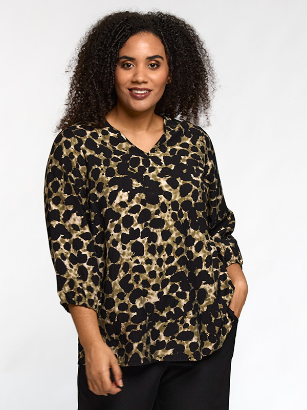 SEMMY - Plus Size Blus fra Studio