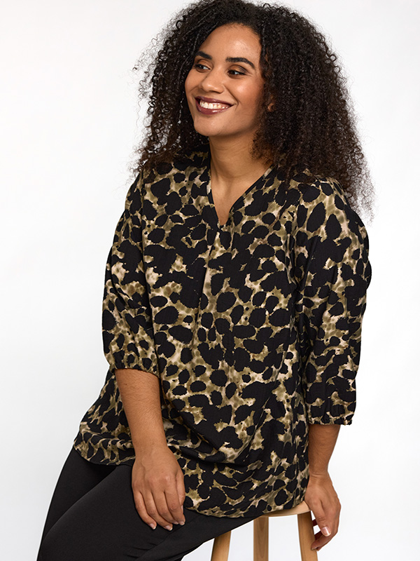 SEMMY - Plus Size Blus fra Studio