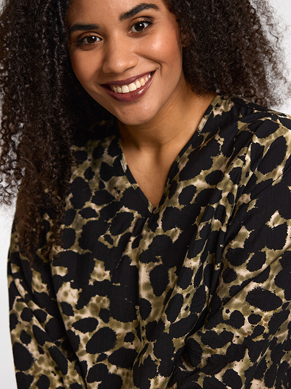 SEMMY - Plus Size Blus fra Studio