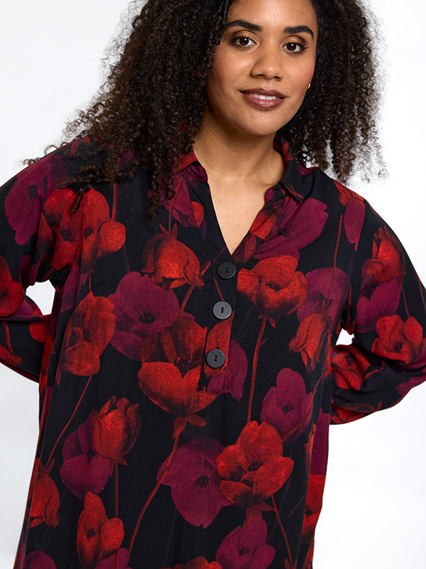 SGUNDA - Plus Size Klänning fra Studio