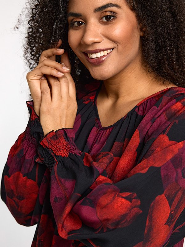 SINGRED - Plus Size Blus fra Studio