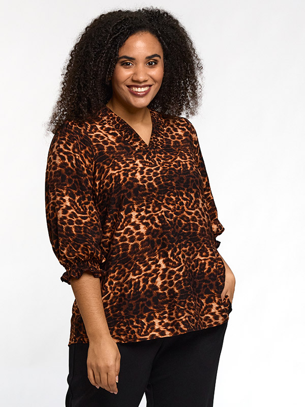 SFEODORA - Plus Size Blus fra Studio