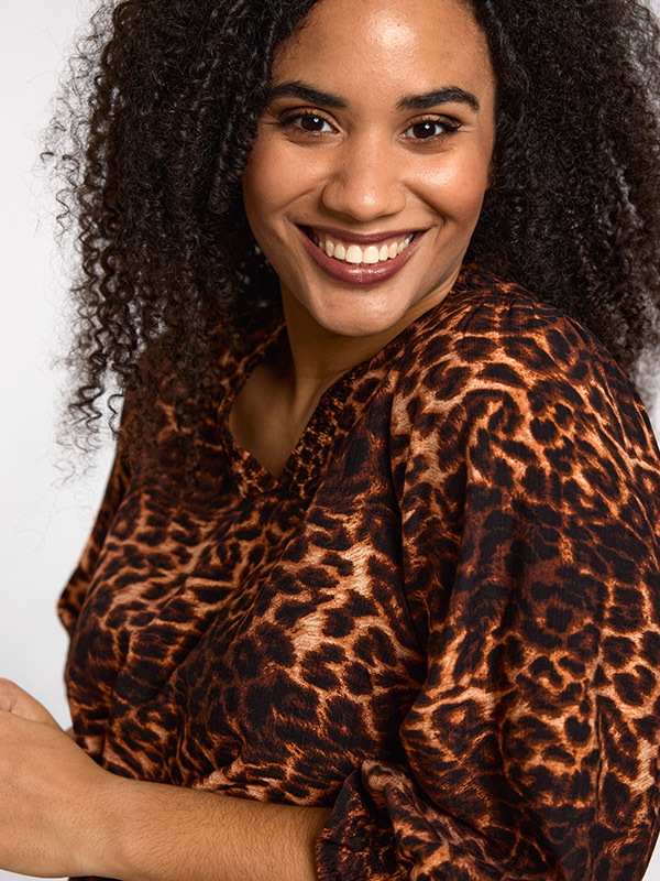 SFEODORA - Plus Size Blus fra Studio