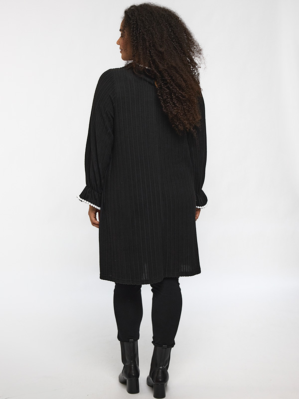 SGERDA - Plus Size Klänning fra Studio