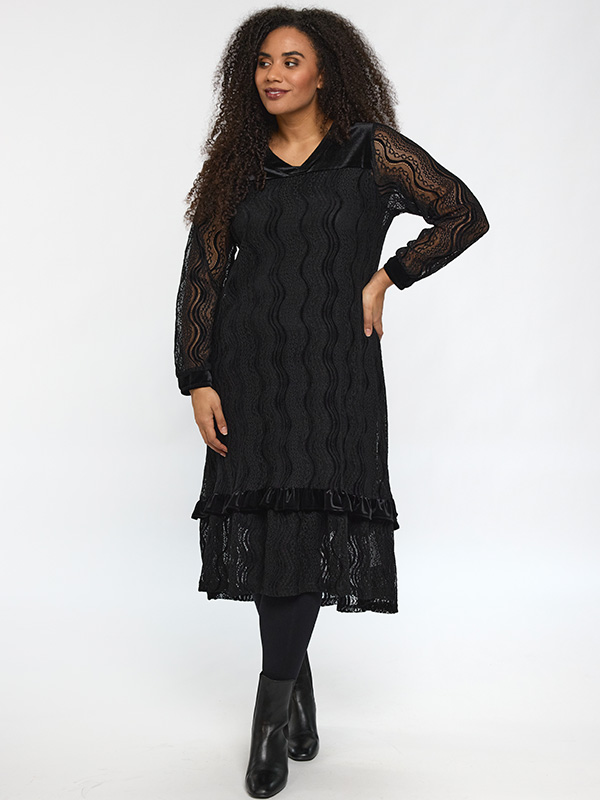 SMETTE - Plus Size Klänning fra Studio