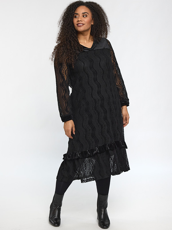 SMETTE - Plus Size Klänning fra Studio